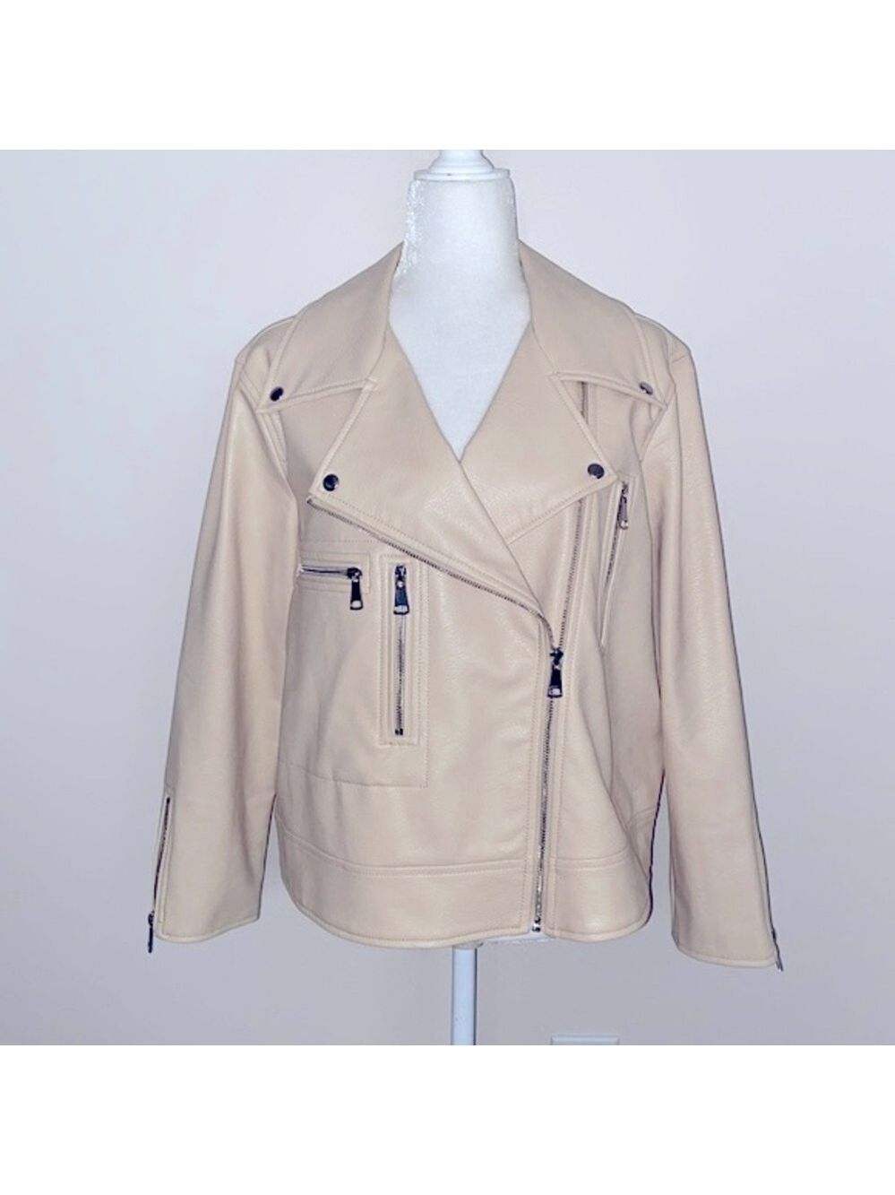 NWOT Elizabeth and James vegan leather biker jacket